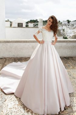 2018 satén Scoop una línea de vestidos de novia con apliques tribunal tren US$ 269.99 VTOPJT2G27 ...