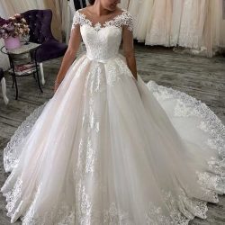 Elegante Hochzeitskleider Mit Ärmel | A Linie Brautkleider mit Spitze