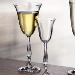 Say Cheers While Holding Charm: Buy Wine Glasses in UAE!
