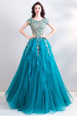 Robe de soirée princesse bleu turquoise mancherons appliqué de dentelle perlé