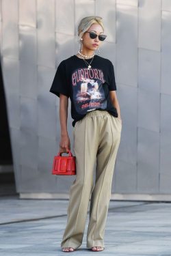 How To Wear Oversized Tee –