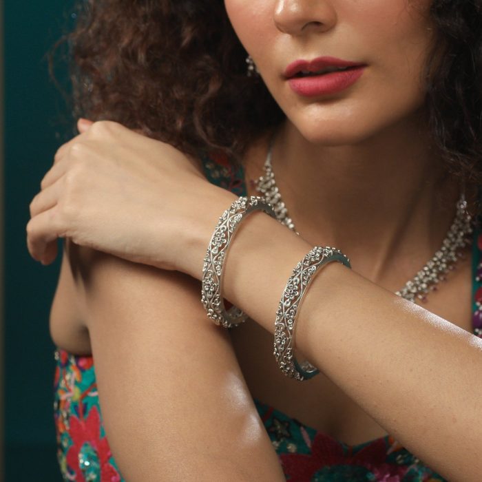 Get Stunning Pairs Of Bangle Jewellery