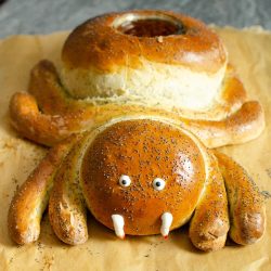Halloween Spider Bread – Savoury Kids Party Food ideas