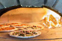 Pizza Den: Pizzeria Shop in Pilgrim Wood