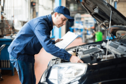 Motor Mechanic Who Repairs And Maintains Components