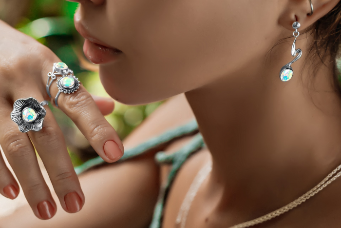 Silver opal jewelry keeps your beauty as Queen