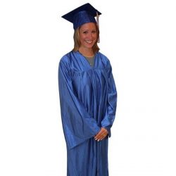 How to Wear a Graduation Gown and Cap the Right Way?