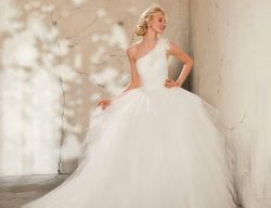 Come to Sposabella Bridal for Custom Formal Dresses Wollongong to Make Your Evening Special