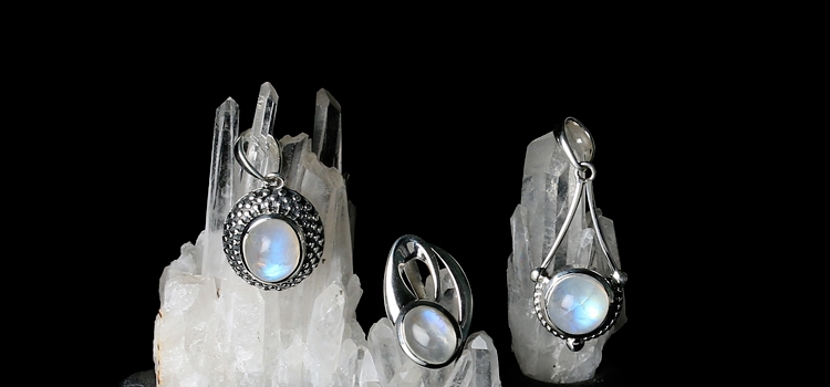 All You Need to Know Before Buying a Perfect Moonstone