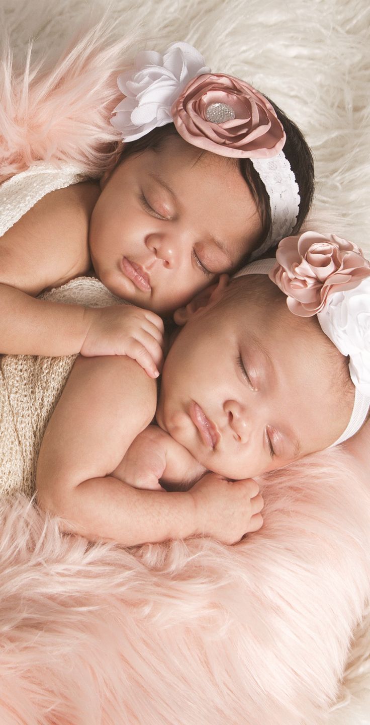 Twin Baby Clothing: dress your newborn twins in style!