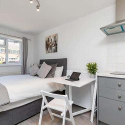Book 3 bedroom apartments in Crawley