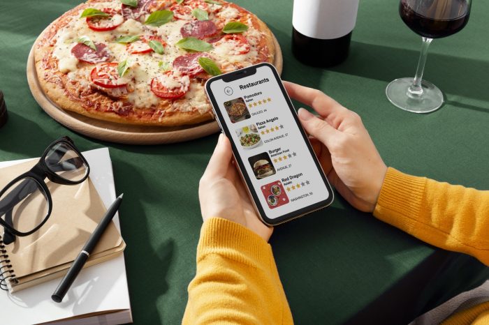 How can an multi online food ordering system be helpful to a restaurant?
