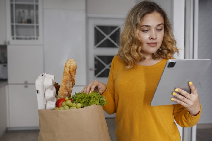 How does the ordering process work with online grocery delivery software?