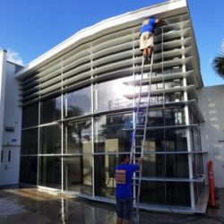Cheap window cleaning services in Kendall