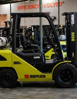 Choosing the Right Brand of Charleston Forklift for Your Needs