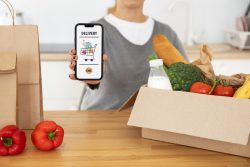 How does food delivery software handle food allergies and dietary restrictions?