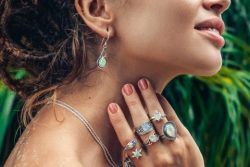 Opal Jewelry – The Gemstone with The Shifting Play of Colors