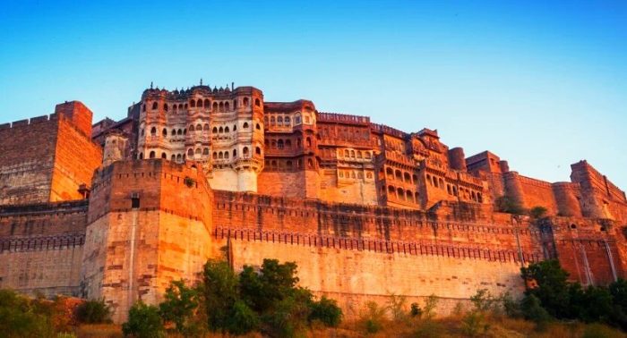 Plan a trip of India’s picturesque places with hiring a tempo traveller
