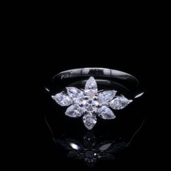 Daisy Diamond Ring: Timeless Elegance and Natural Beauty