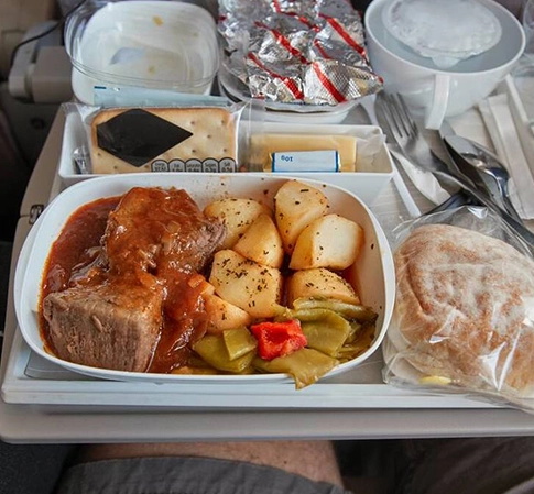 Compostable Tableware Used In Airline Dining