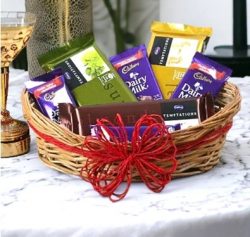 Surprise Your Family with These Fascinating Hampers for Valentine’s Day!