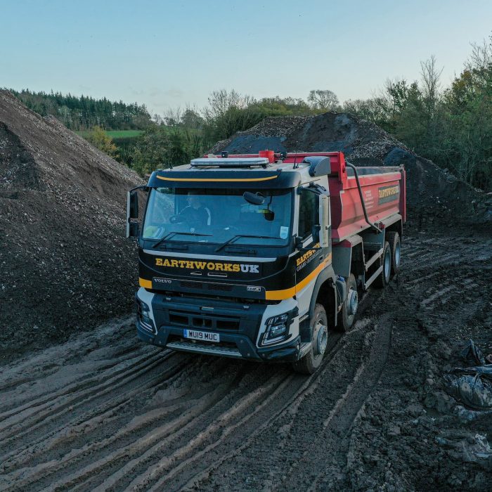 Earthworks UK Ltd: Streamlining Projects with Grab Waste Removal Expertise