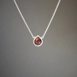 “January Birthstone Jewelry: Embracing Garnet Beauty”
