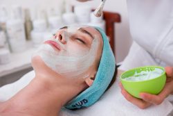 https://www.medicalnewstoday.com/articles/best-facials-for-anti-aging#types