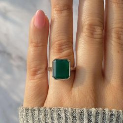 Let’s adorn your style with a green onyx ring.