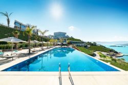 A Lakeside Gem: Stay at the Coast Osoyoos Beach Hotel
