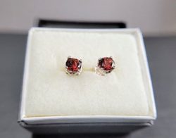 Garnet Jewelry: Classic Beauty