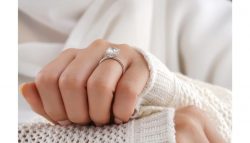 Custom Engagement Rings: Personalizing Love Stories