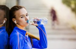 How many ounces of water to drink to stay healthy