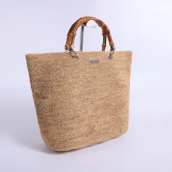 Elevate Your Summer Style with Straw Beach Bags!