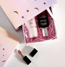 A handheld gift bag is a small bag