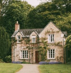 Country Cottage on the Coast – Your Serene Getaway