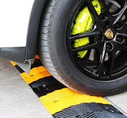 Rubber Kerb Ramp with Easy Installation and Noise-Reducing Design