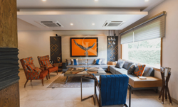 What are some successful projects completed by leading office interior designers in Delhi?