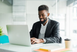 Streamline Payroll with Payraty’s Application