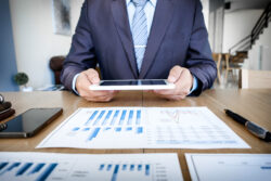 Real-Time Tracking with Smart SCM Platforms