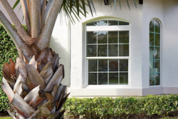 Durability And Style – Vinyl Windows Vs Aluminum Options