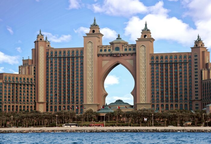 Explore Iconic Attractions with Exclusive Dubai Tour Package
