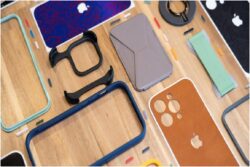 4 MUST-HAVE PHONE GRIPS & STANDS